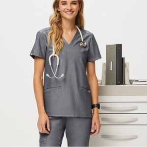 FIGS scrubs- Casma Three-Pocket Scrub Top, Graphite, Medium